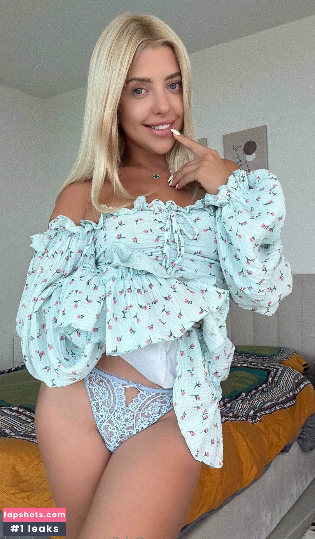 shanti_hot gallery photo #13