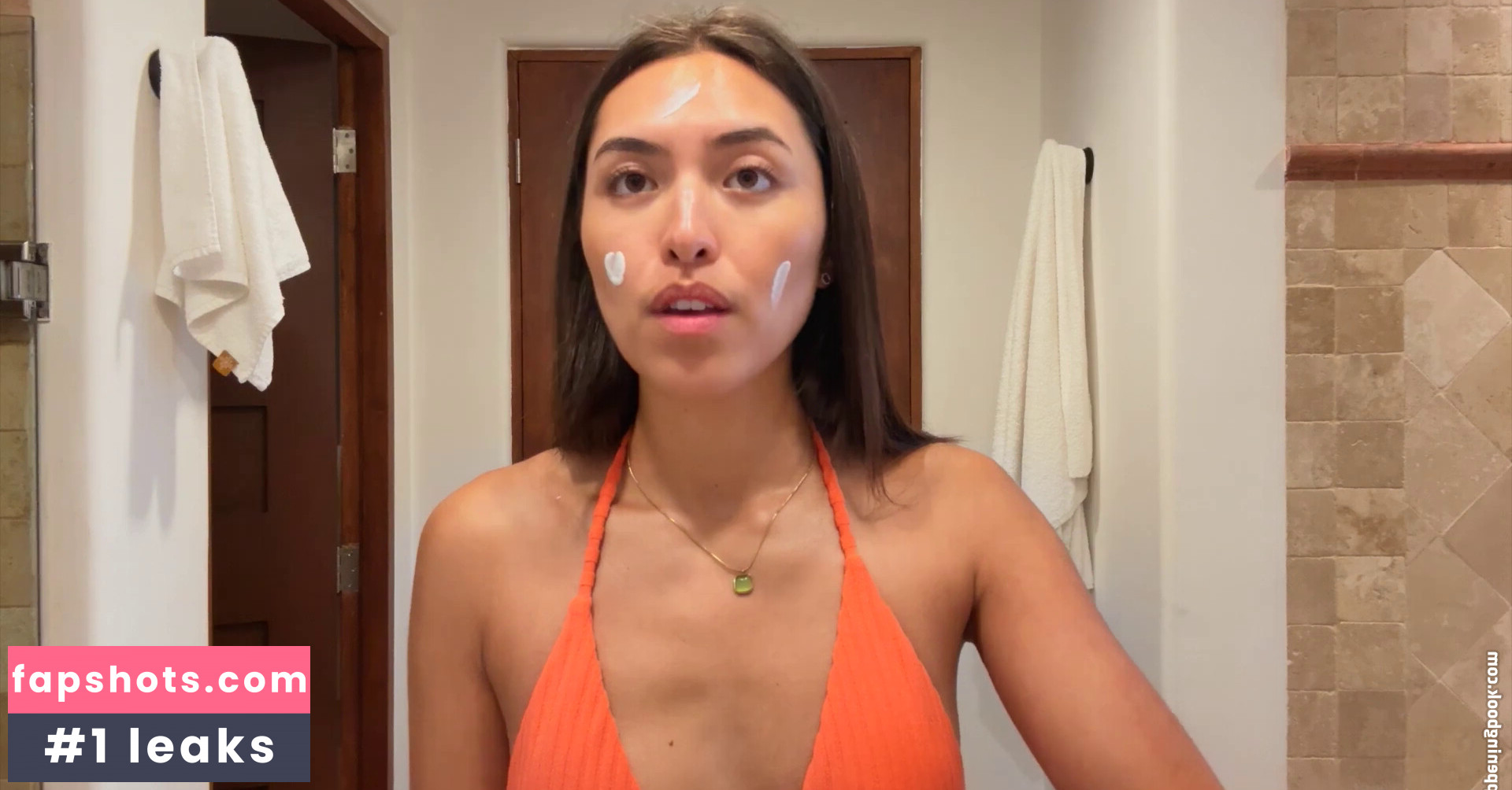 Shanti Tan gallery photo #11