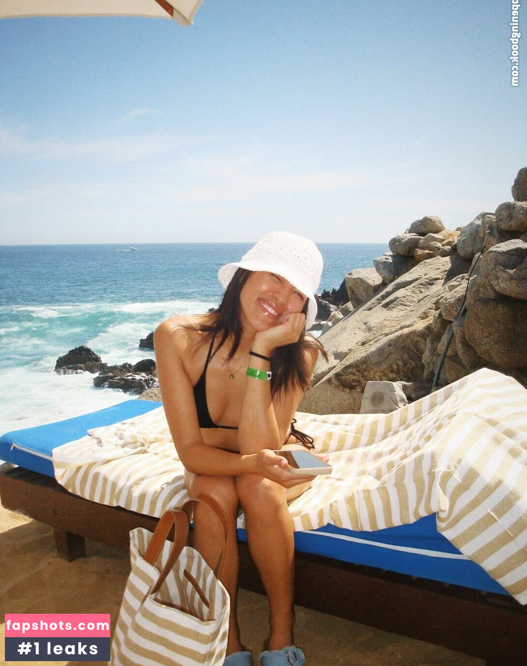 Shanti Tan gallery photo #101