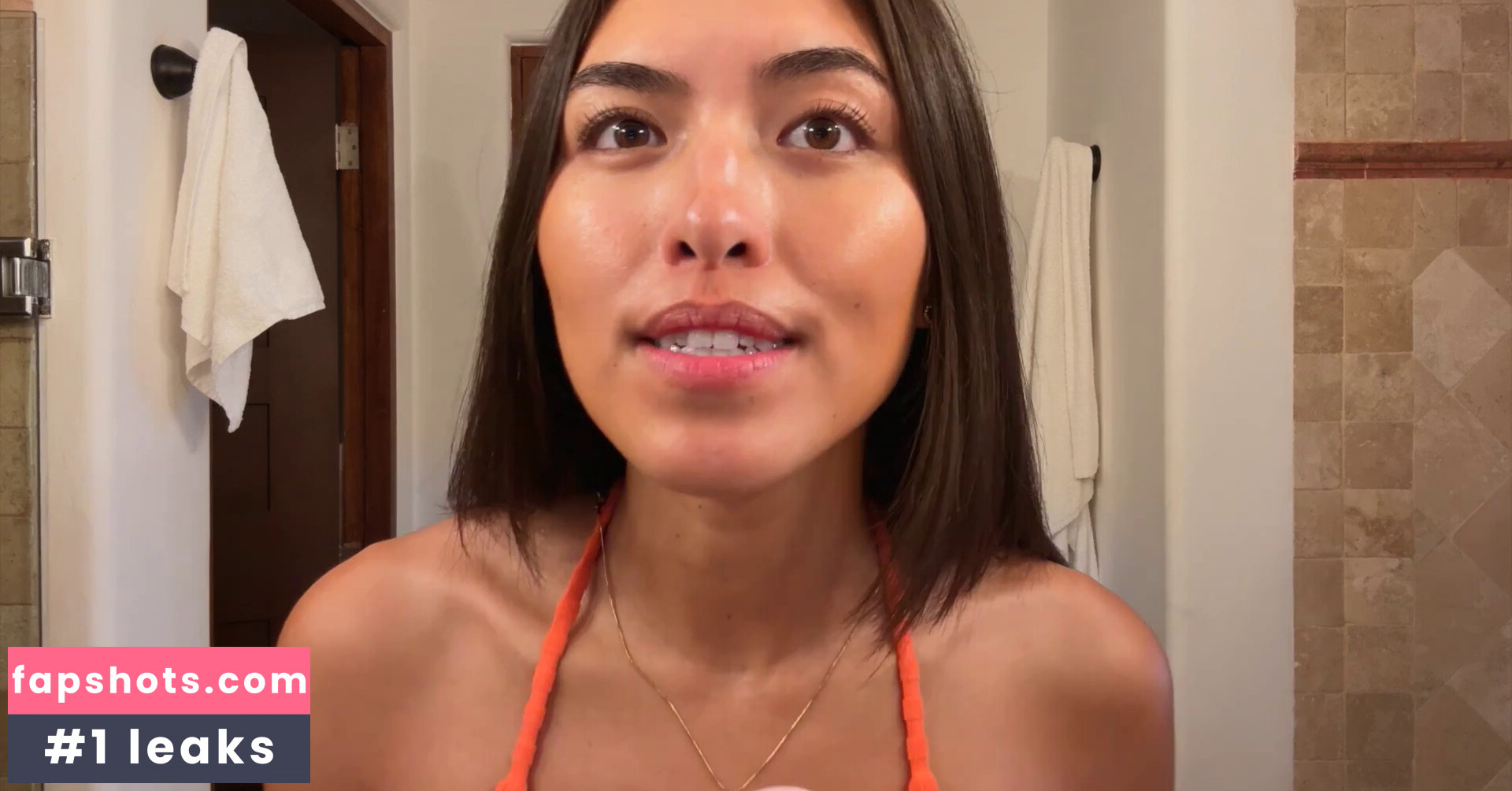 Shanti Tan gallery photo #16