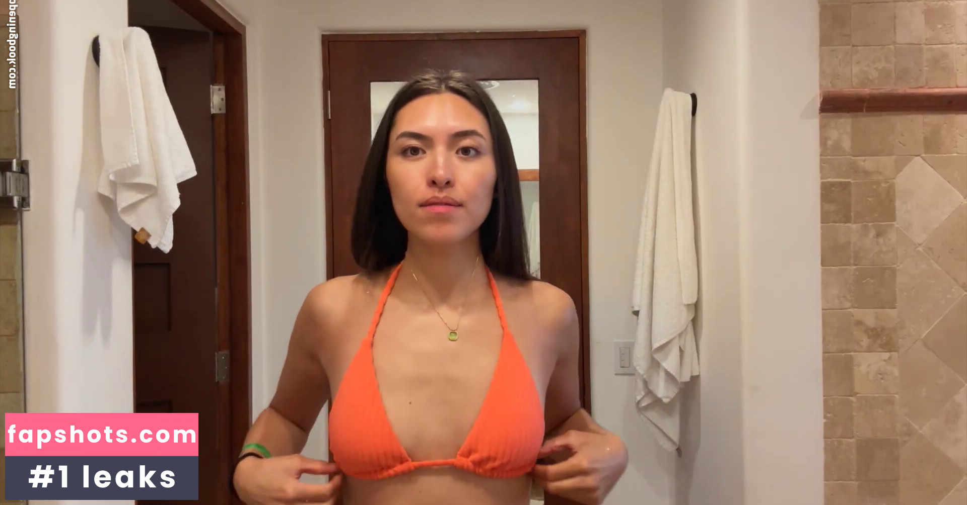 Shanti Tan gallery photo #19