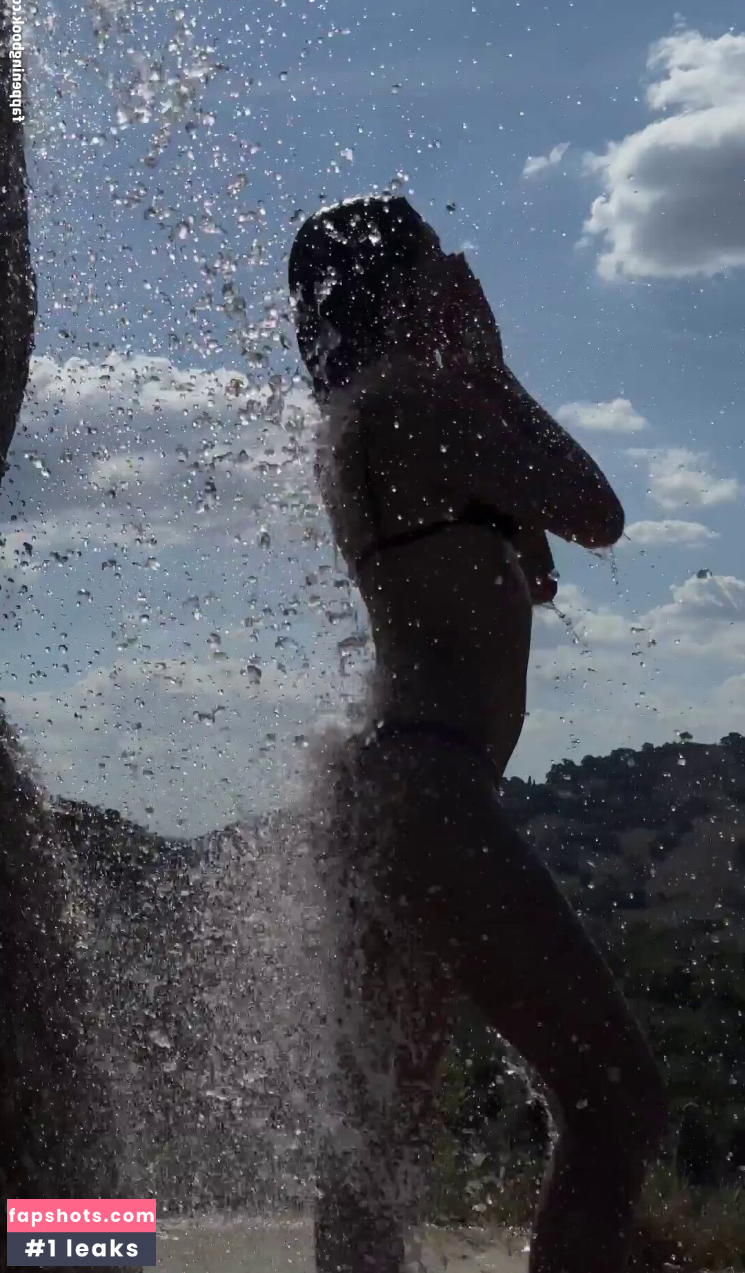 Shanti Tan gallery photo #203