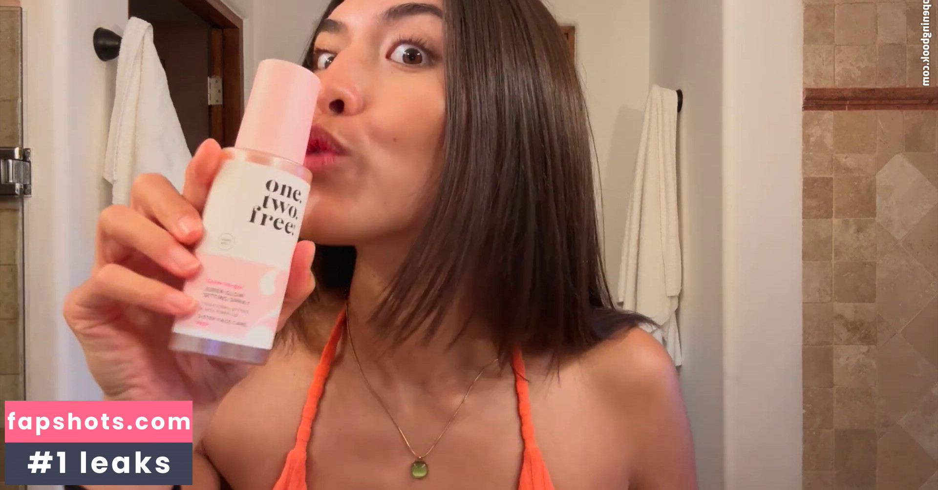 Shanti Tan gallery photo #22