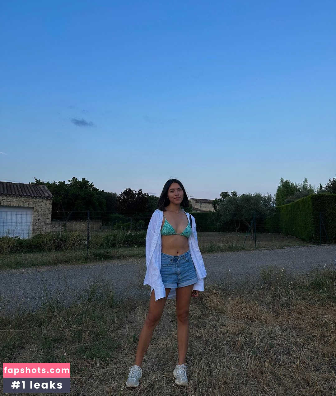 Shanti Tan gallery photo #215