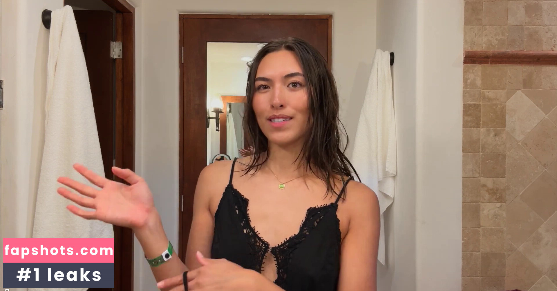 Shanti Tan gallery photo #26