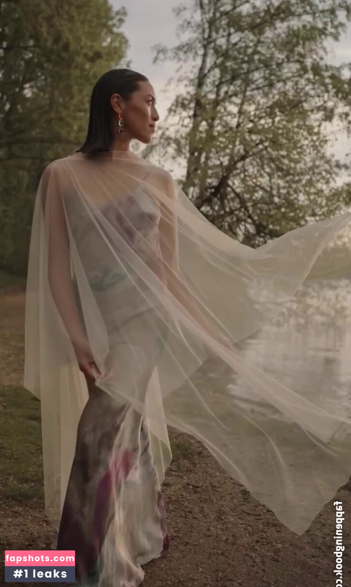 Shanti Tan gallery photo #259