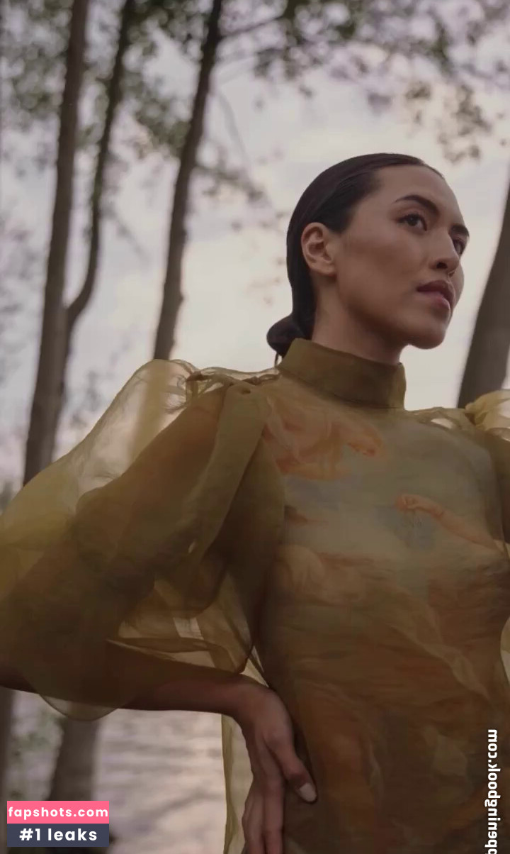 Shanti Tan gallery photo #260