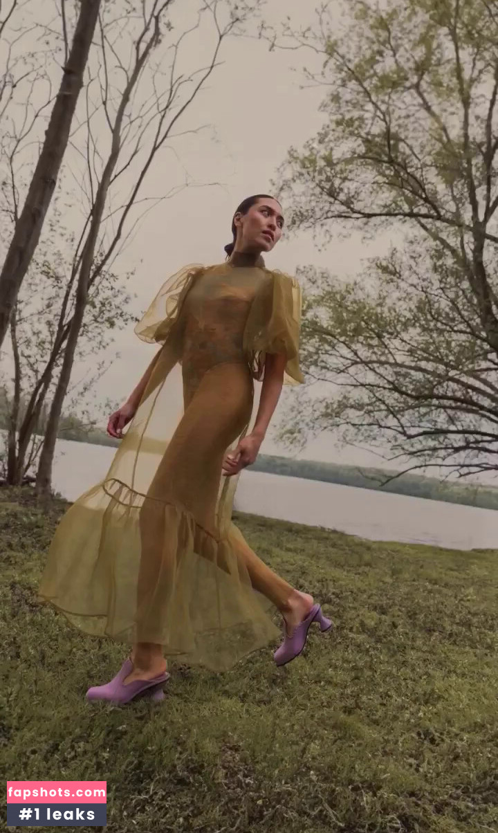 Shanti Tan gallery photo #270