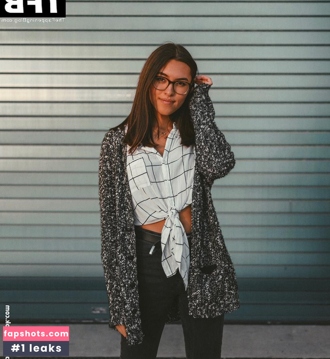 Shanti Tan gallery photo #314