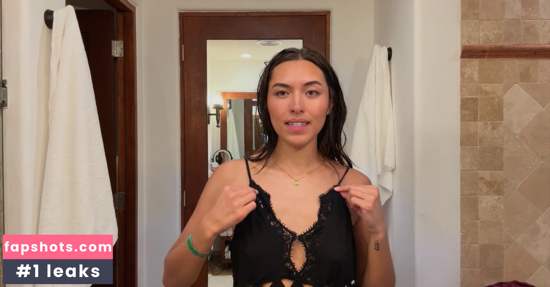 Shanti Tan gallery photo #34