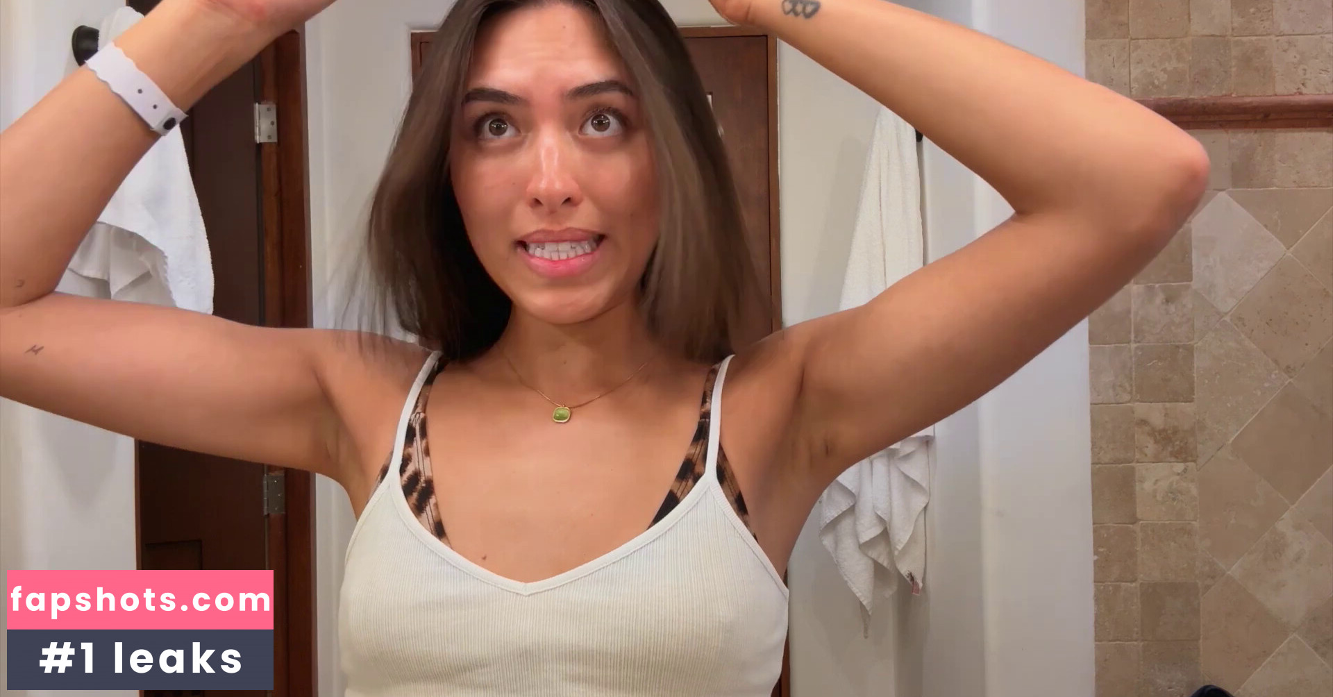 Shanti Tan gallery photo #35