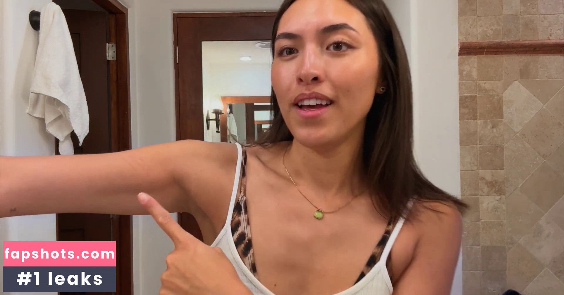 Shanti Tan gallery photo #36