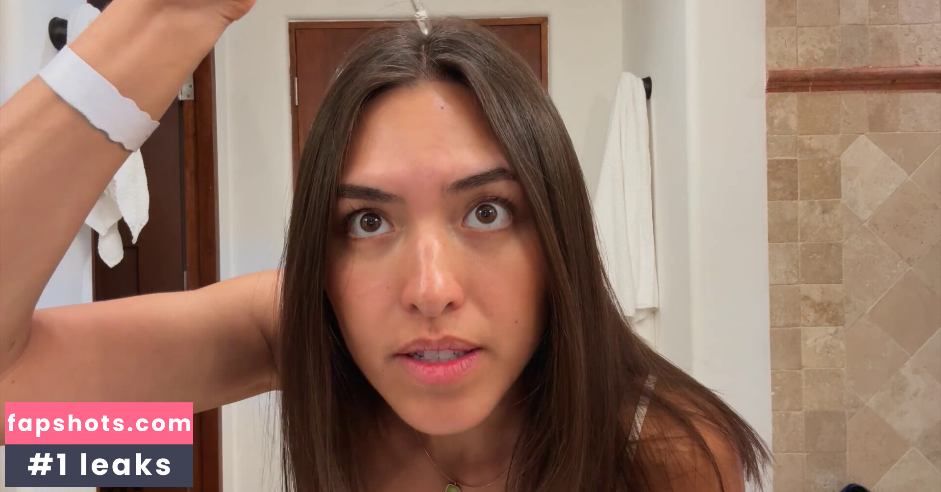 Shanti Tan gallery photo #39