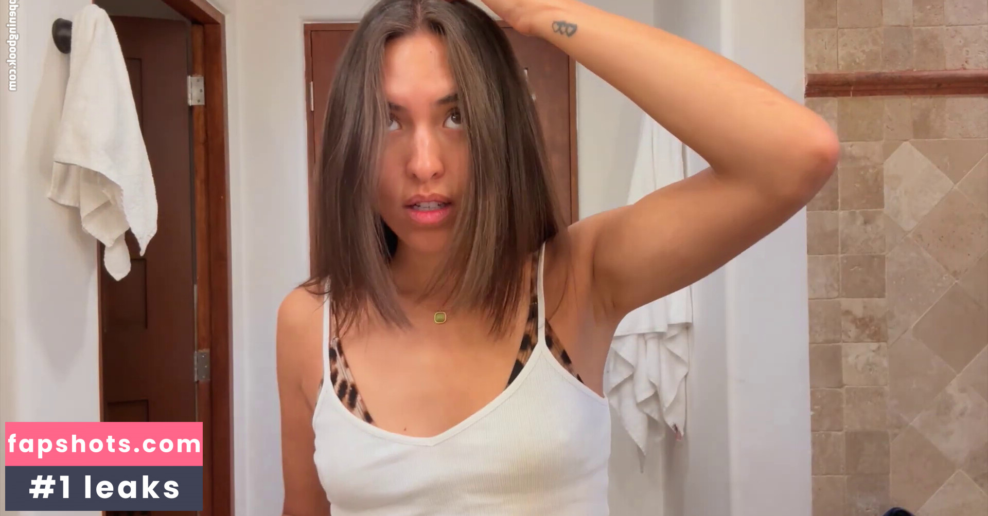 Shanti Tan gallery photo #41