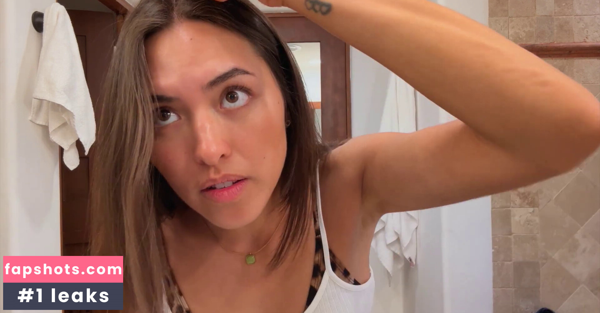 Shanti Tan gallery photo #44