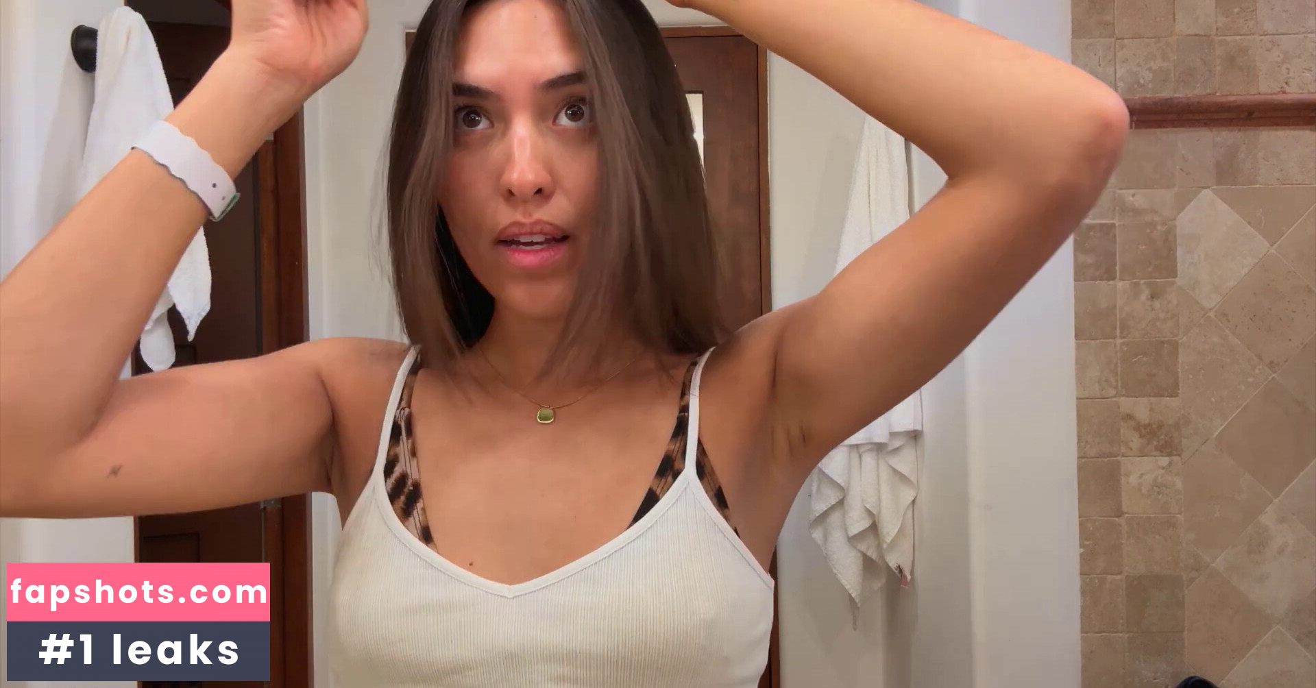 Shanti Tan gallery photo #45