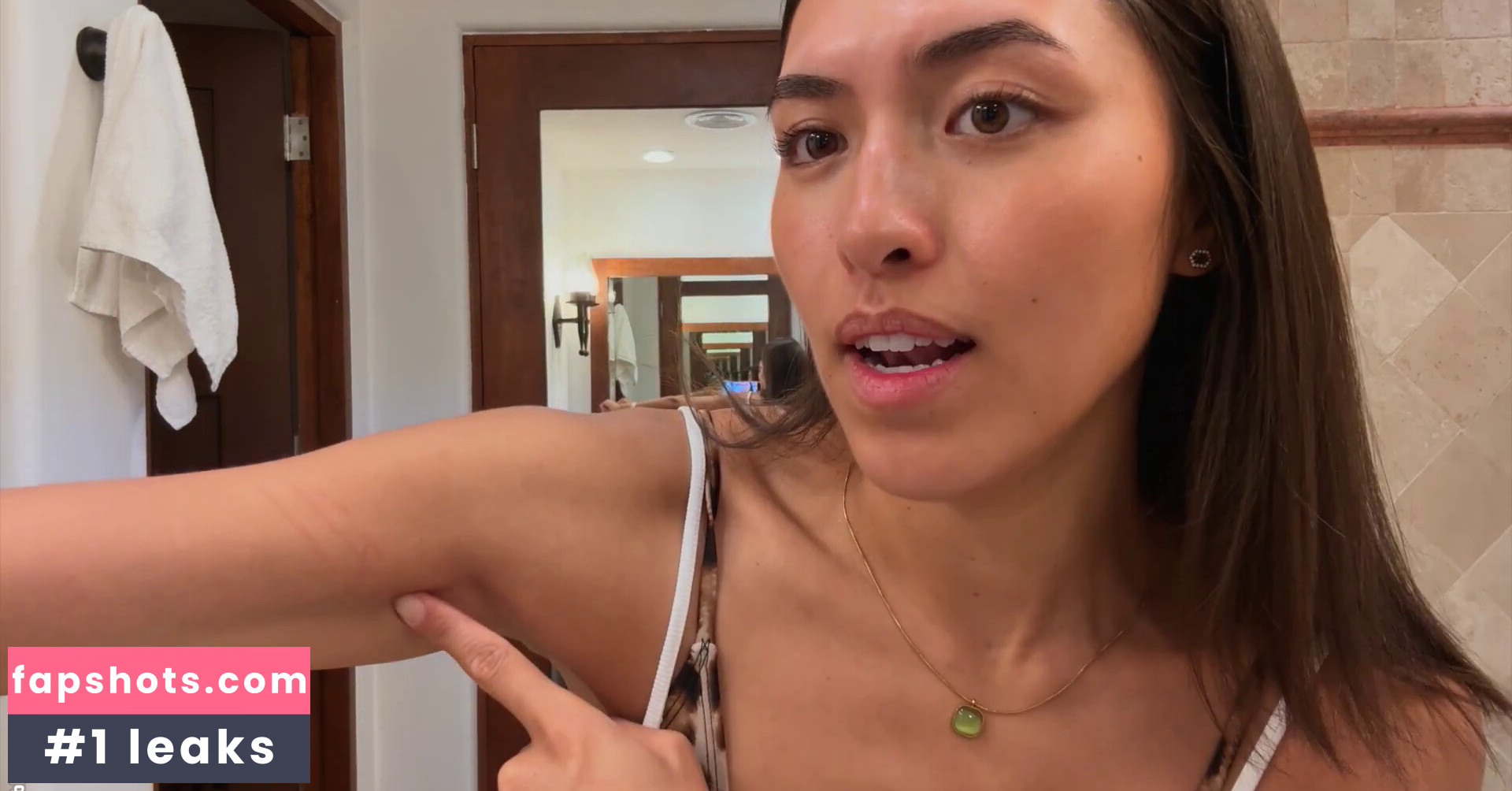 Shanti Tan gallery photo #46