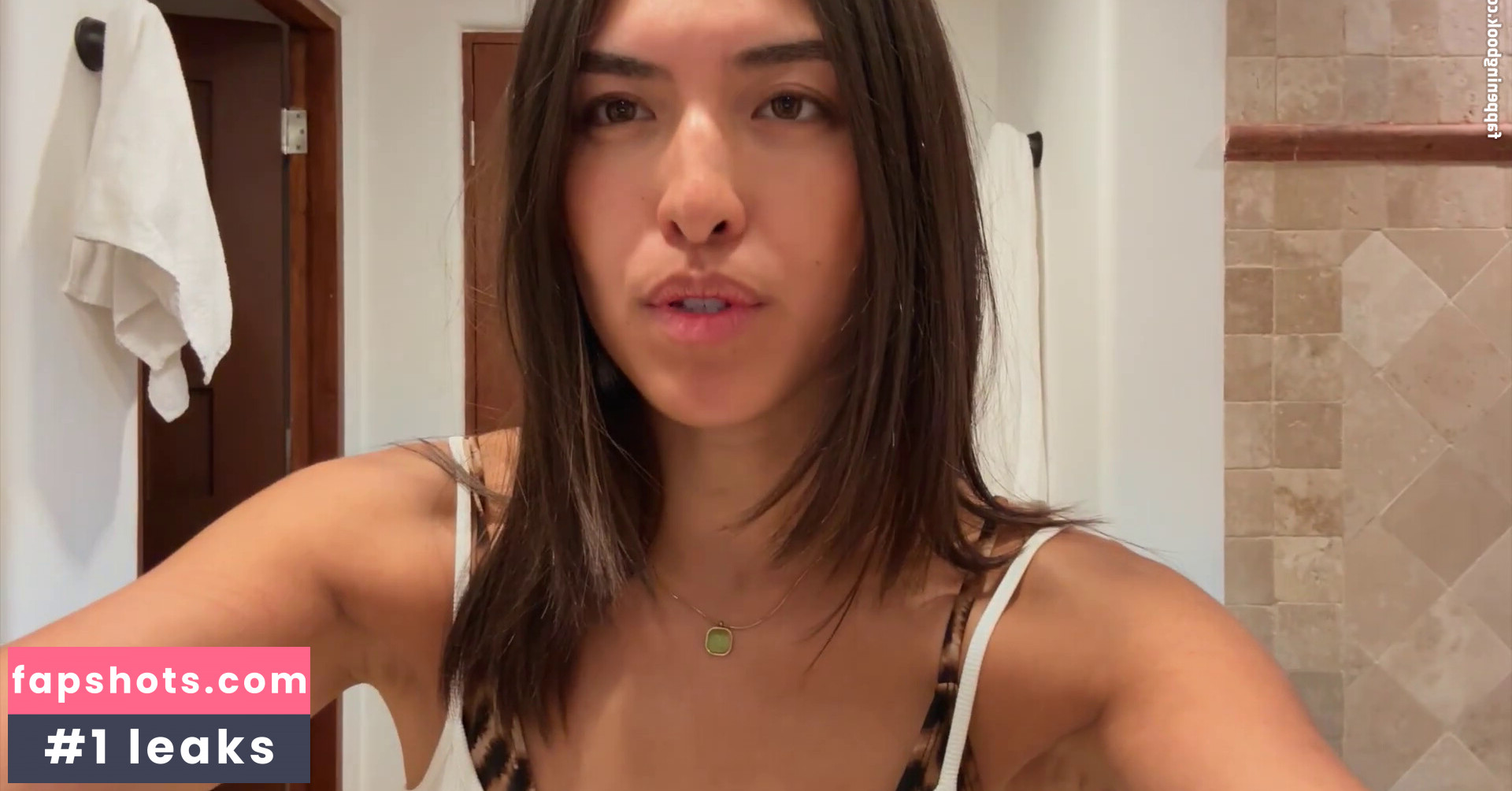 Shanti Tan gallery photo #47