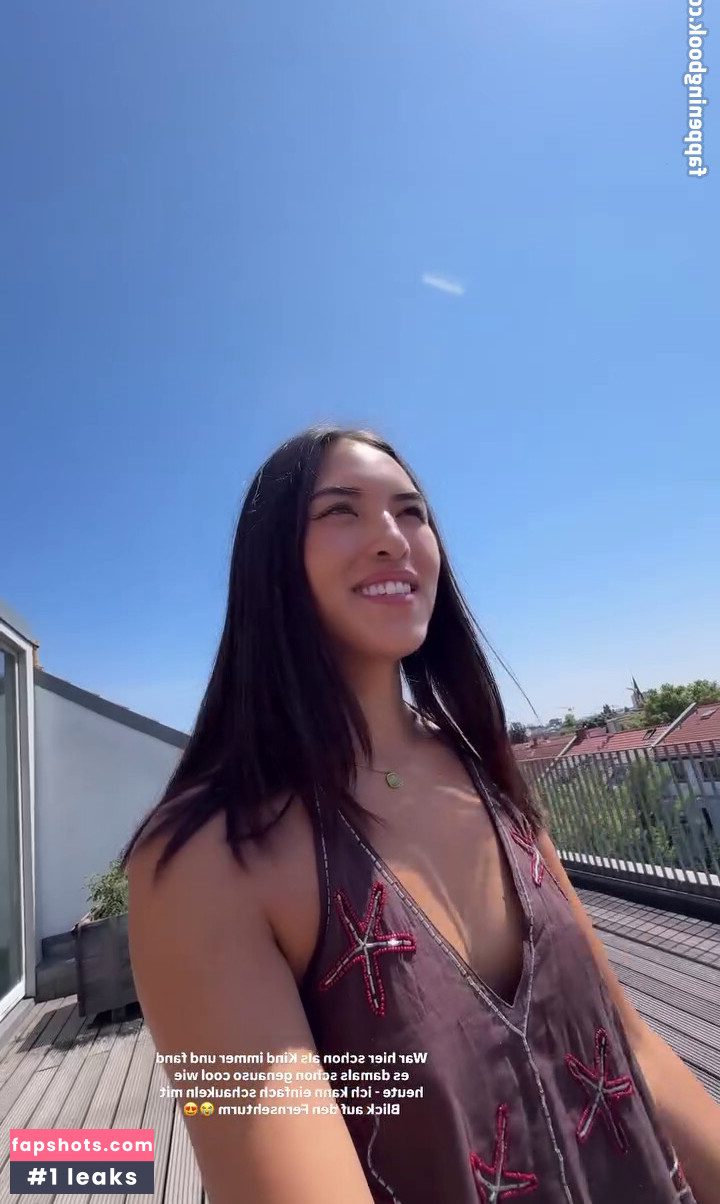 Shanti Tan gallery photo #78