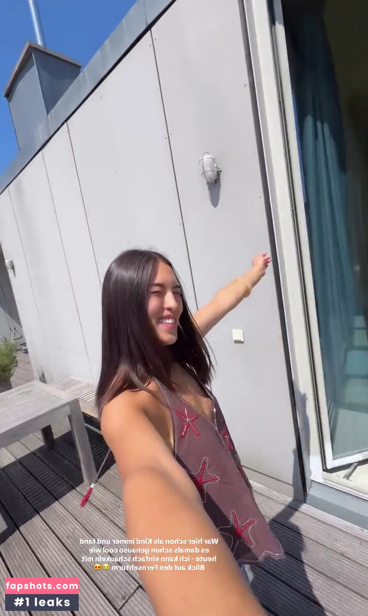 Shanti Tan gallery photo #83