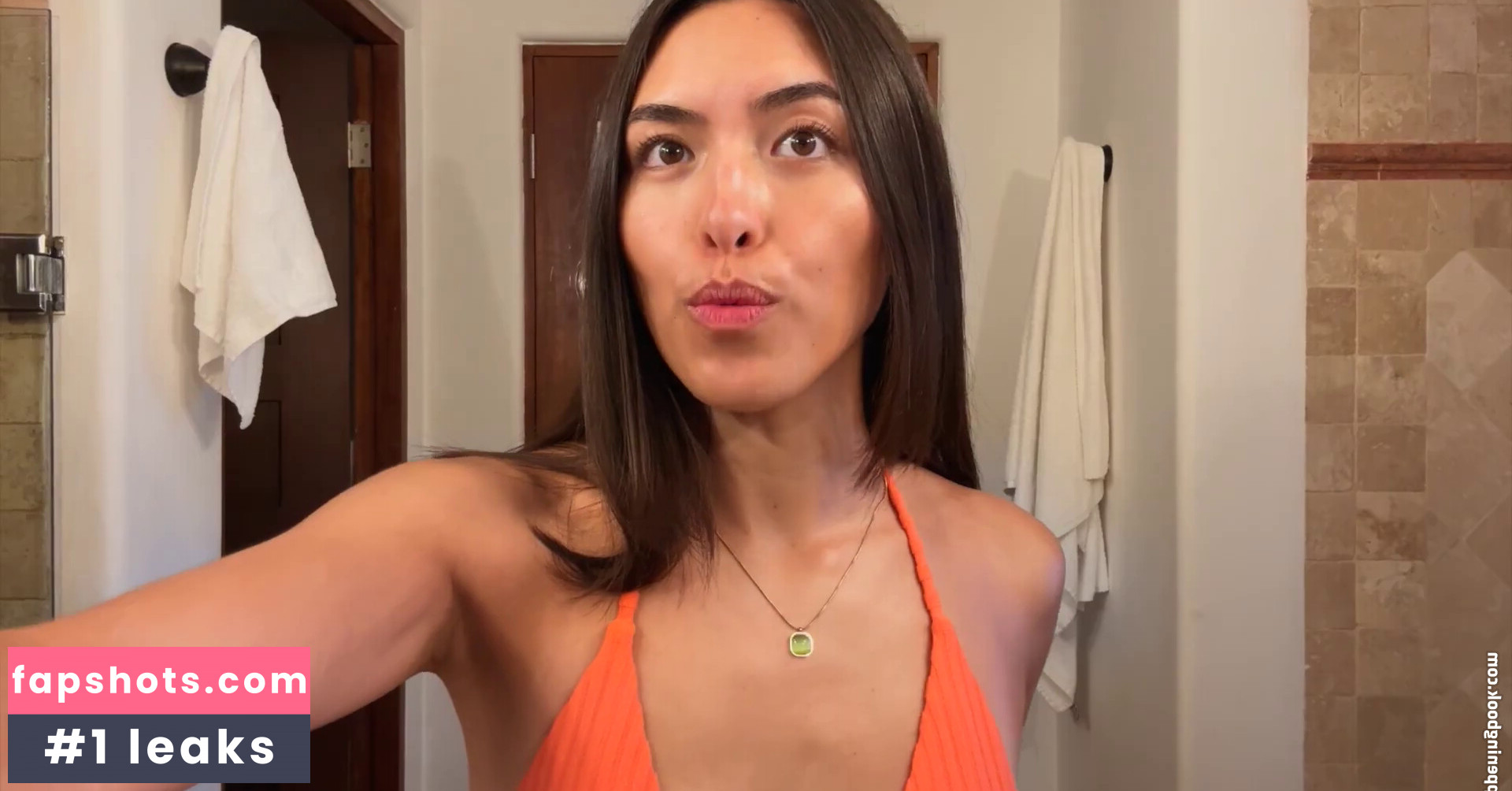 Shanti Tan gallery photo #10