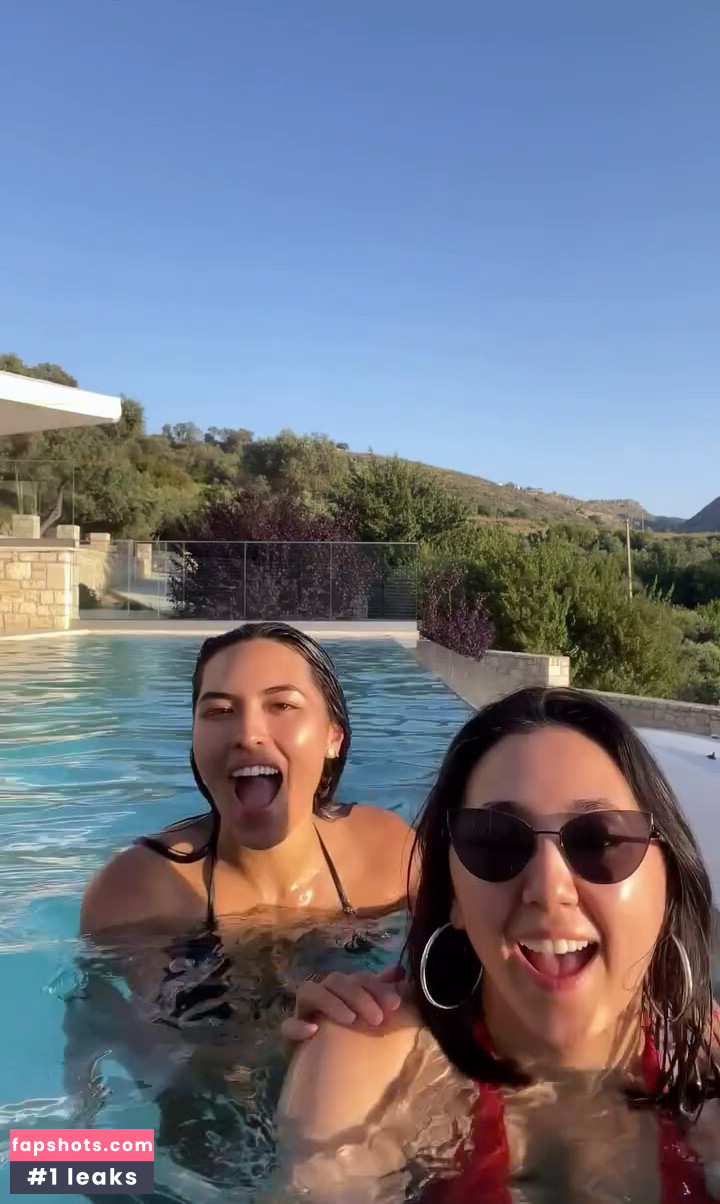 Shanti Tan gallery photo #95