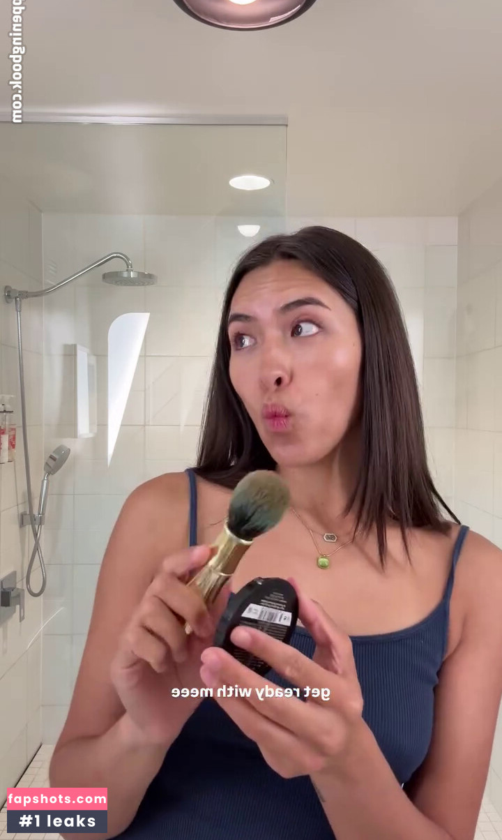 Shanti Tan gallery photo #99