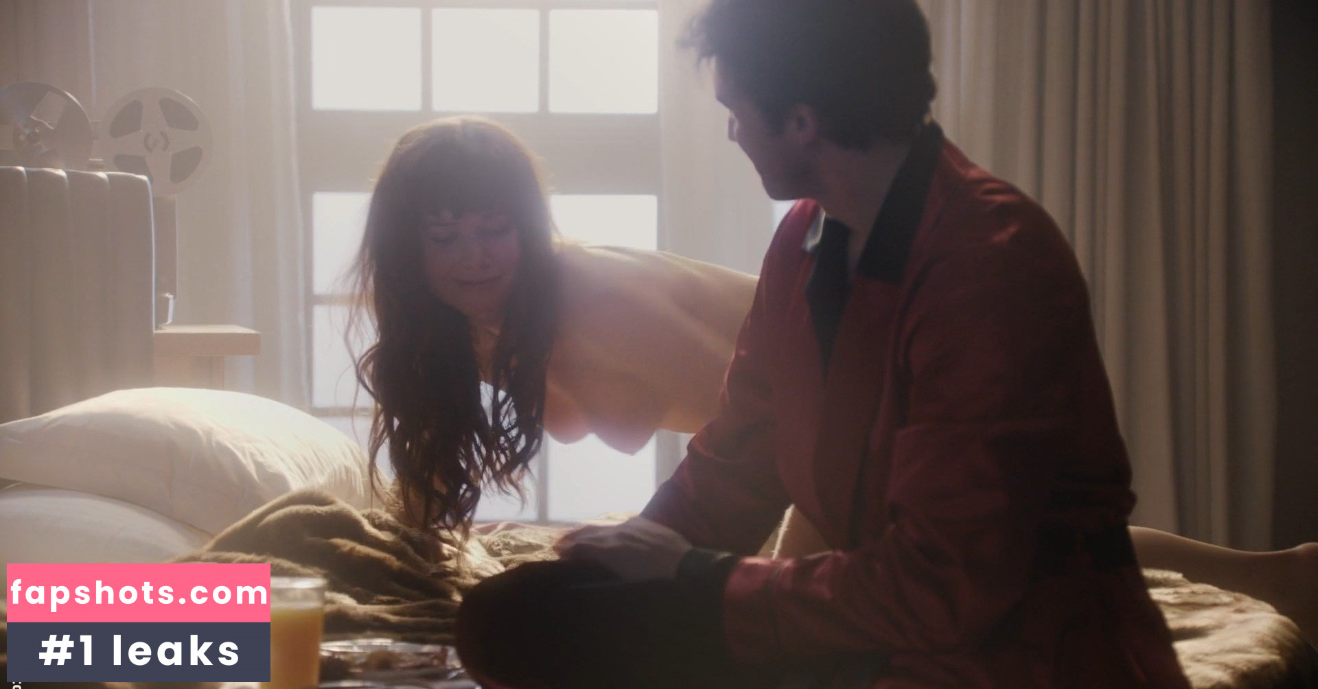 Shara Connolly gallery photo #2