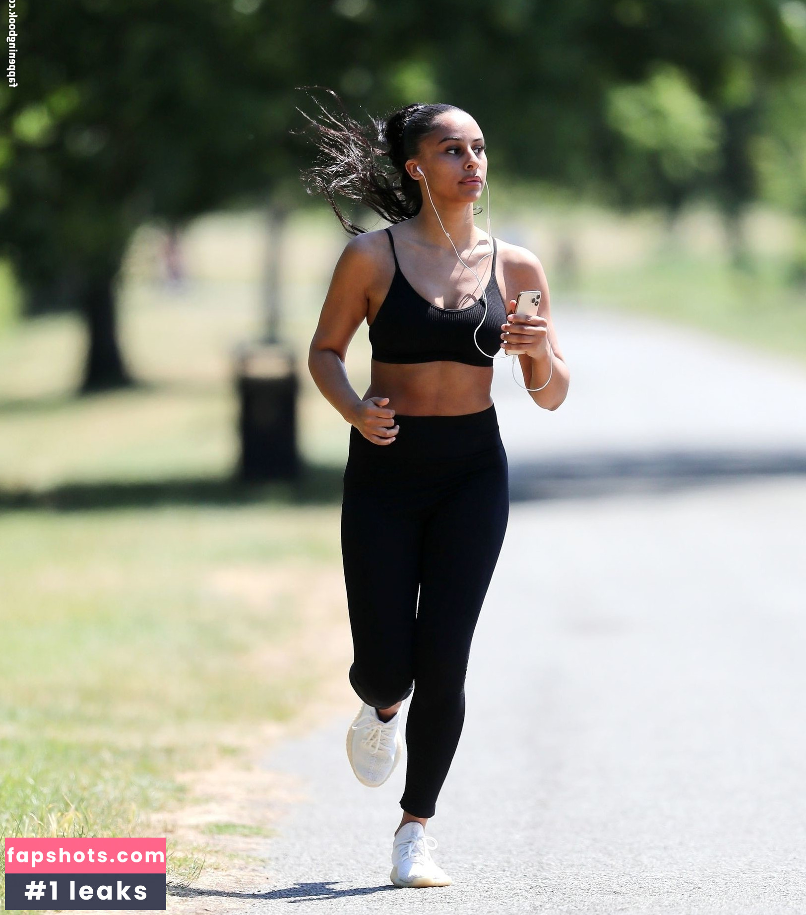 Shari Halliday gallery photo #18