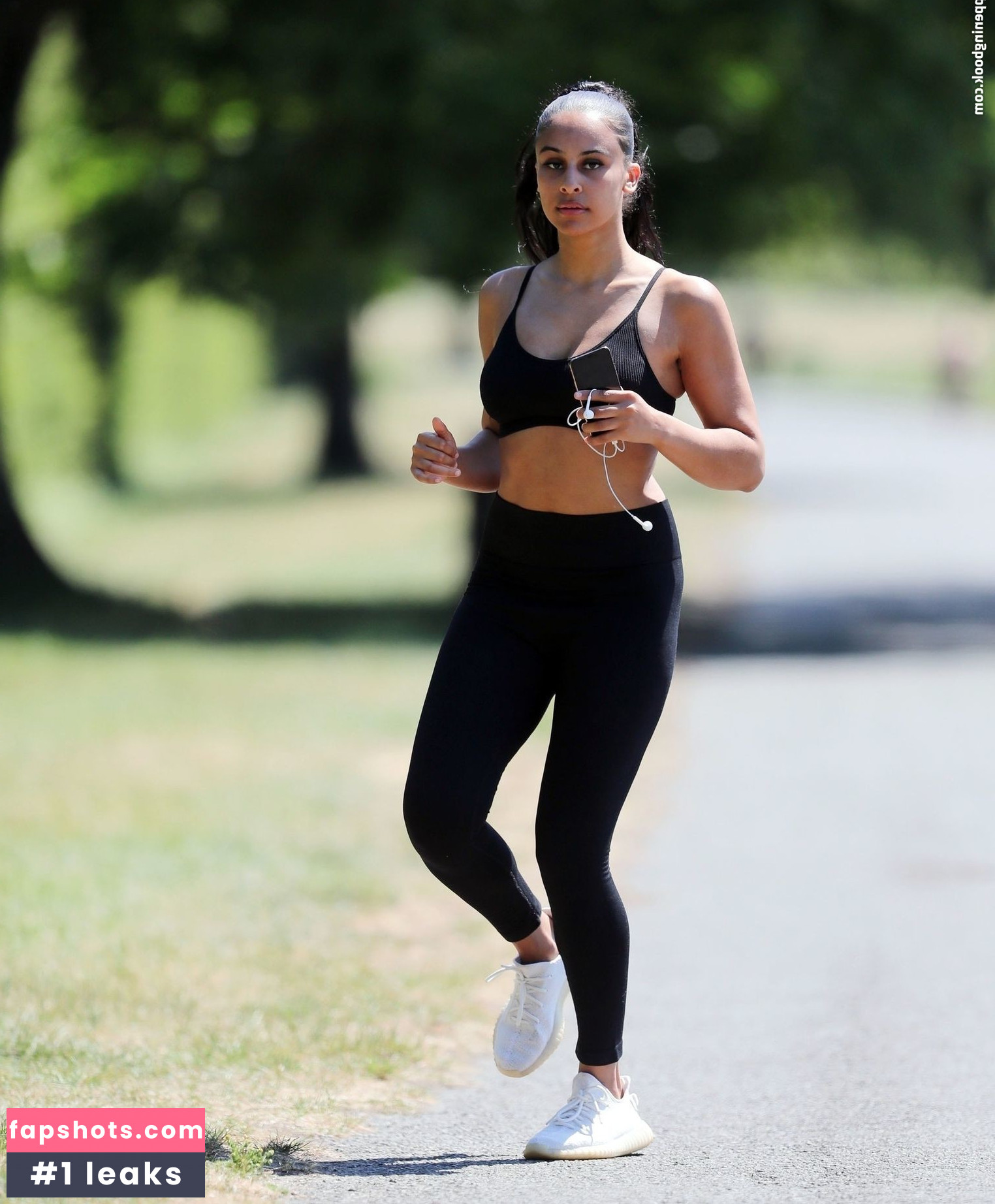 Shari Halliday gallery photo #20