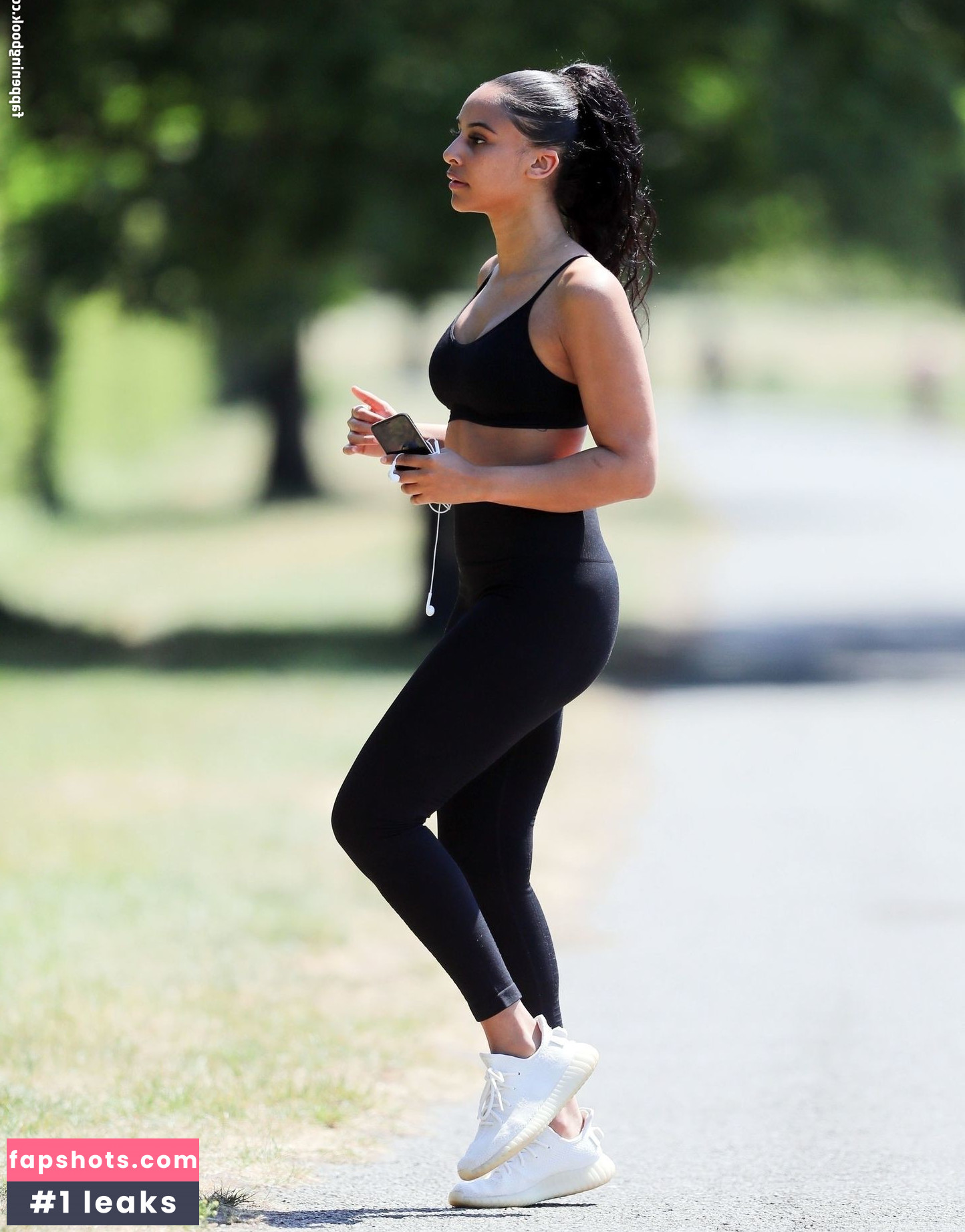 Shari Halliday gallery photo #21