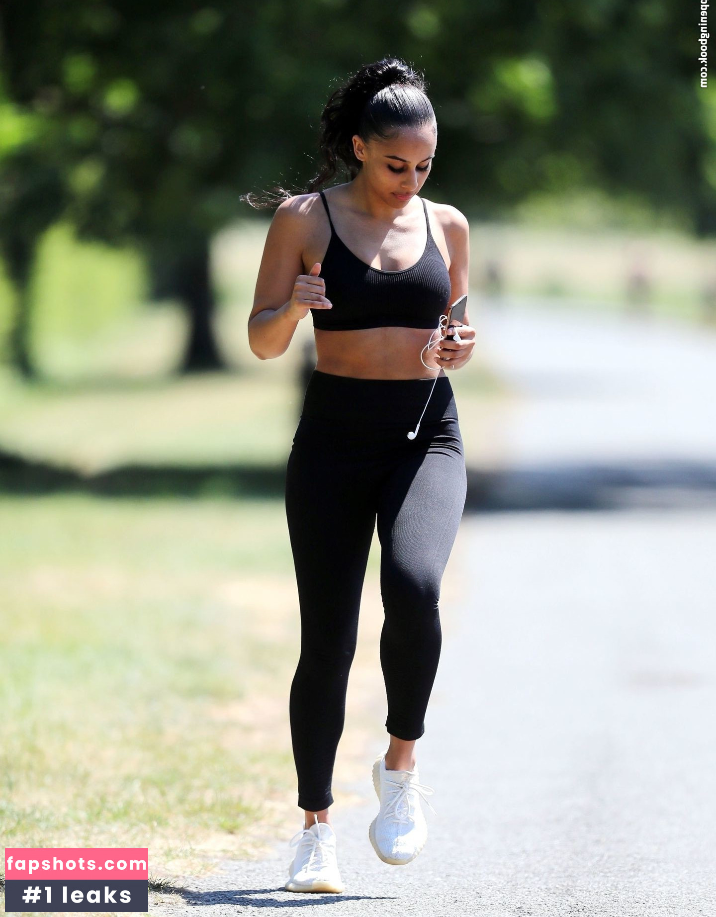 Shari Halliday gallery photo #22