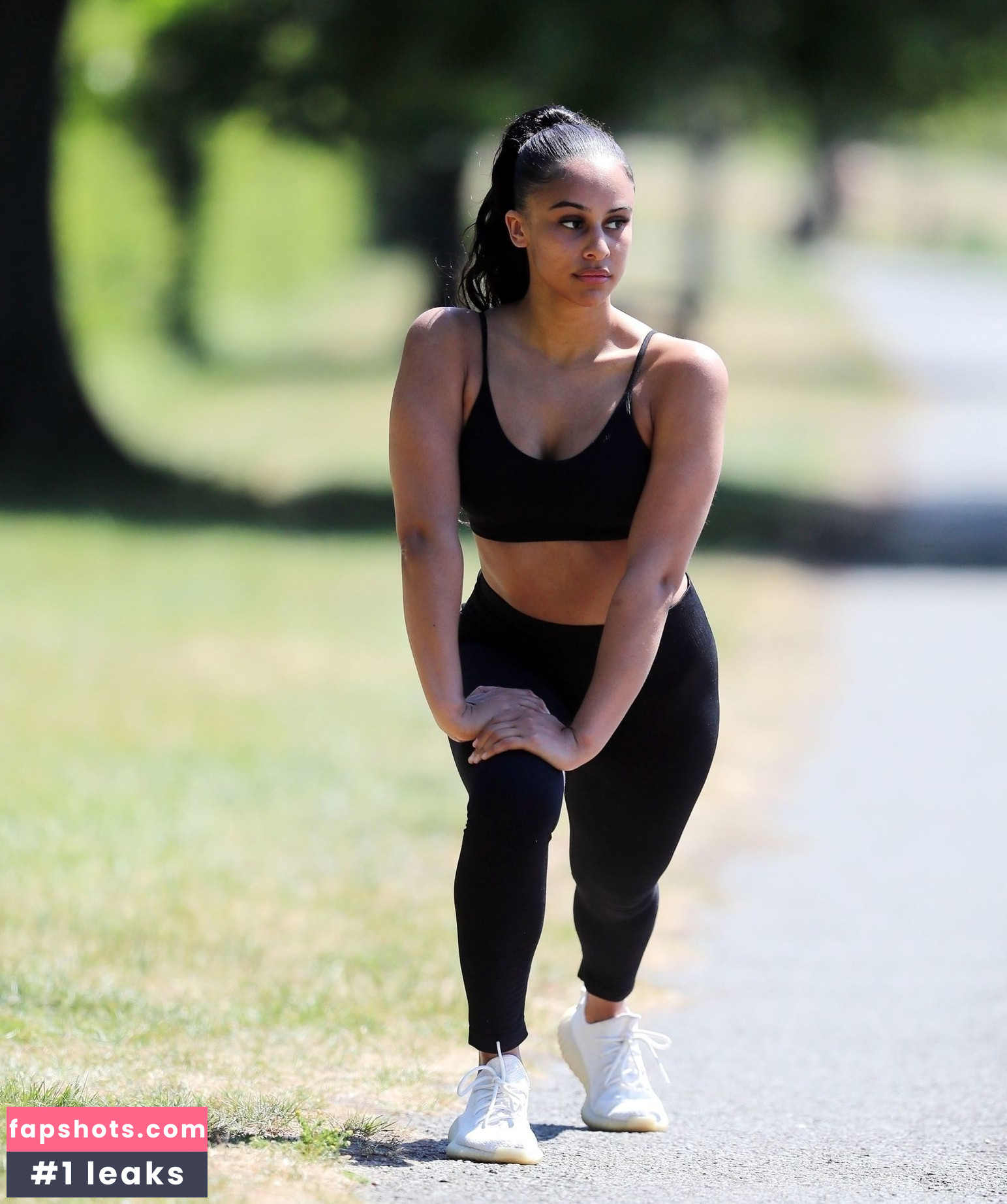 Shari Halliday gallery photo #23