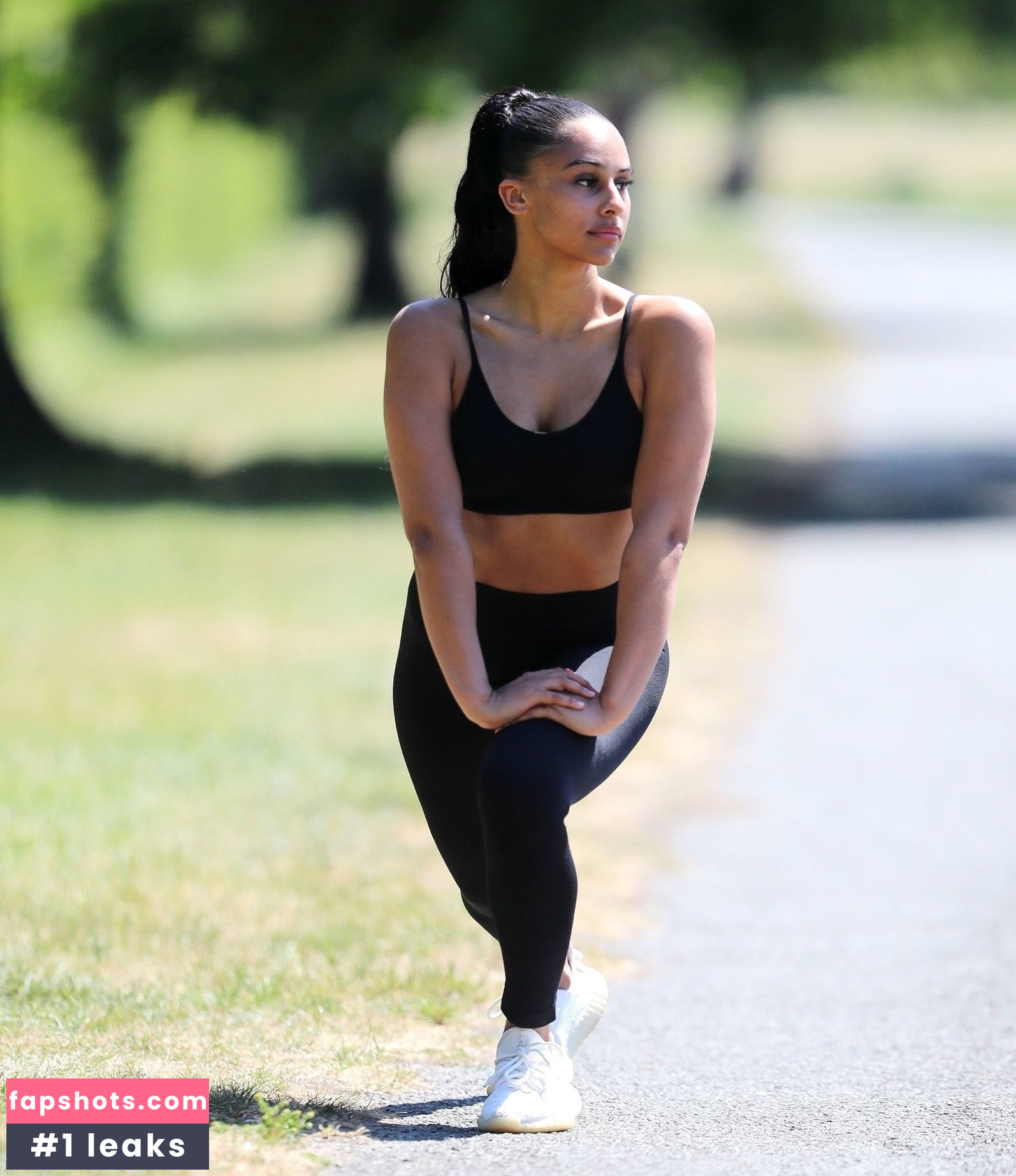 Shari Halliday gallery photo #24