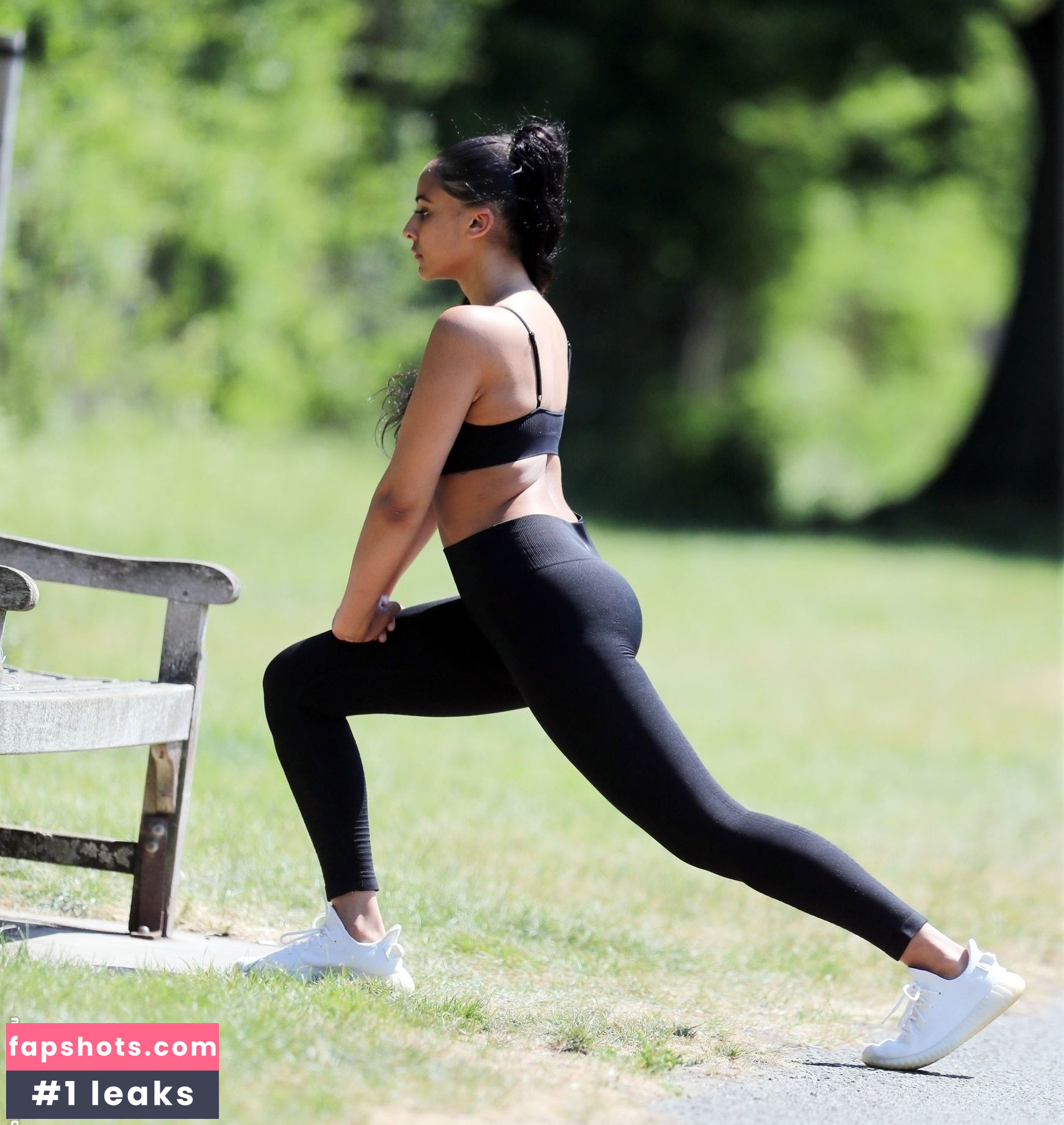 Shari Halliday gallery photo #25