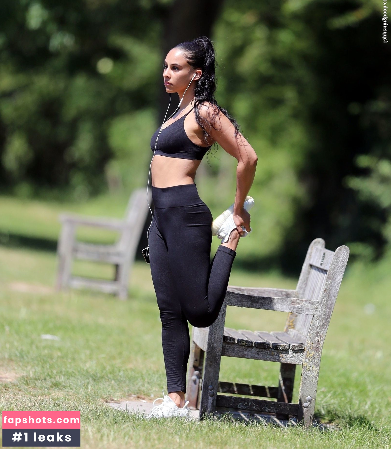 Shari Halliday gallery photo #29