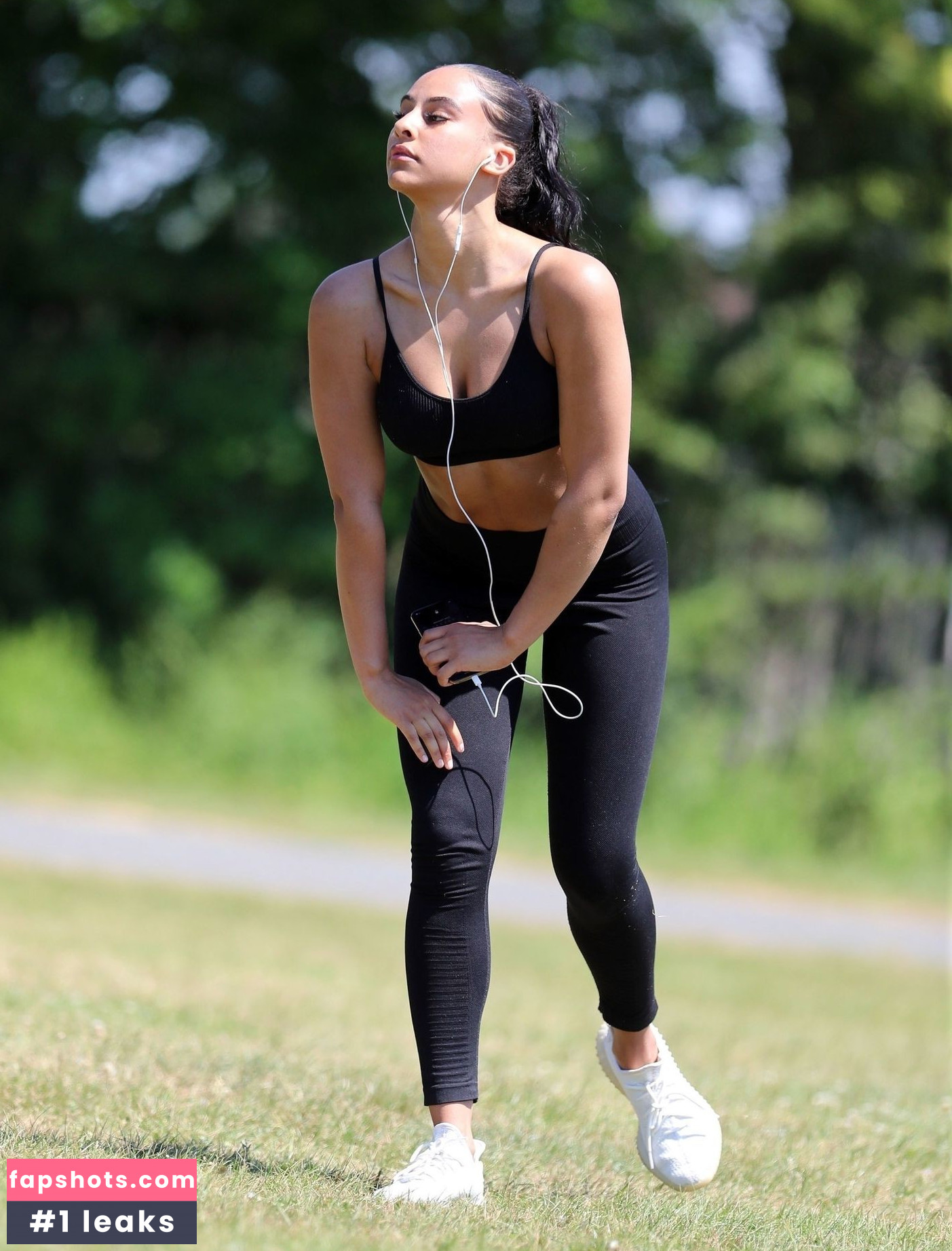 Shari Halliday gallery photo #44