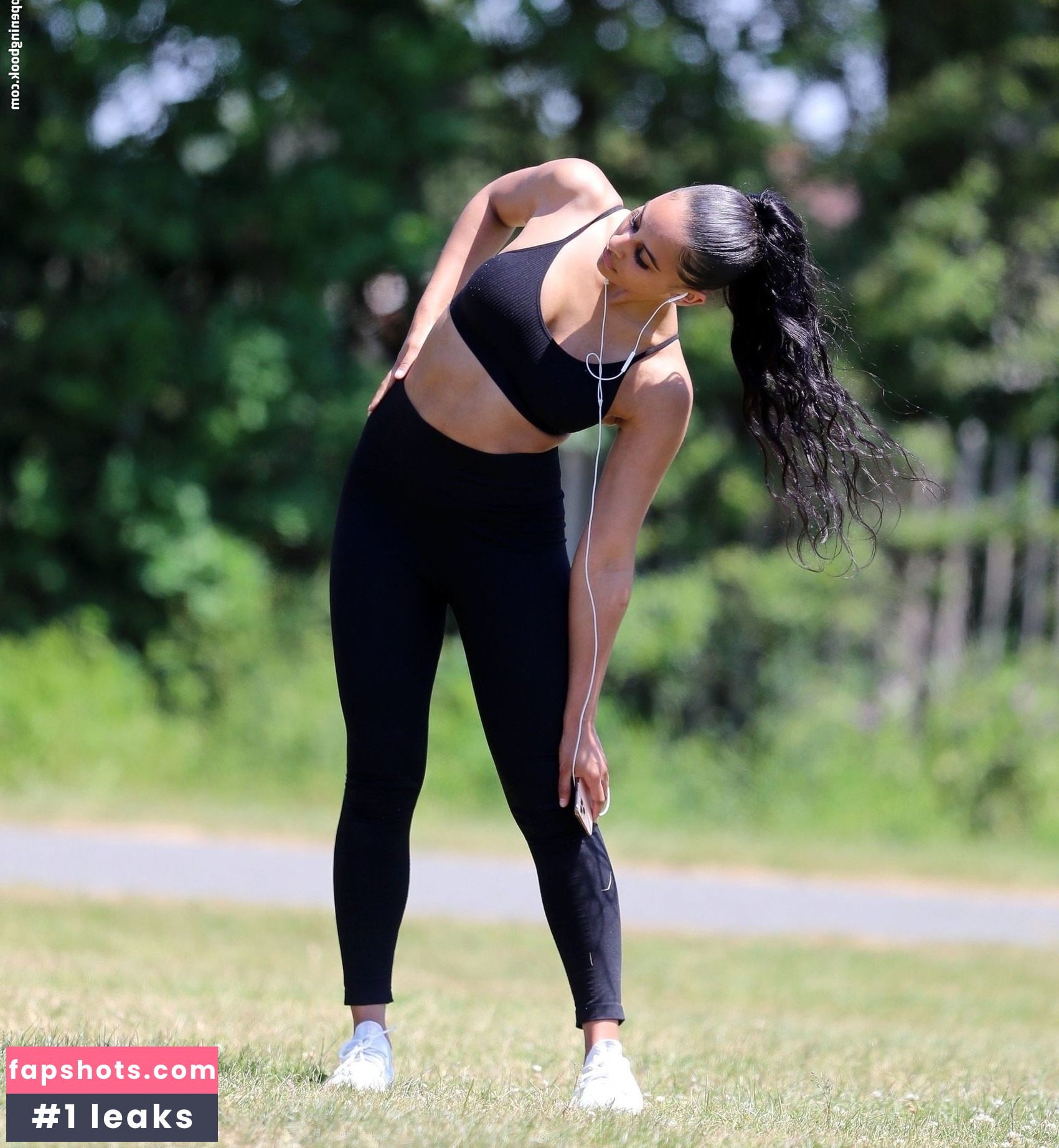 Shari Halliday gallery photo #45