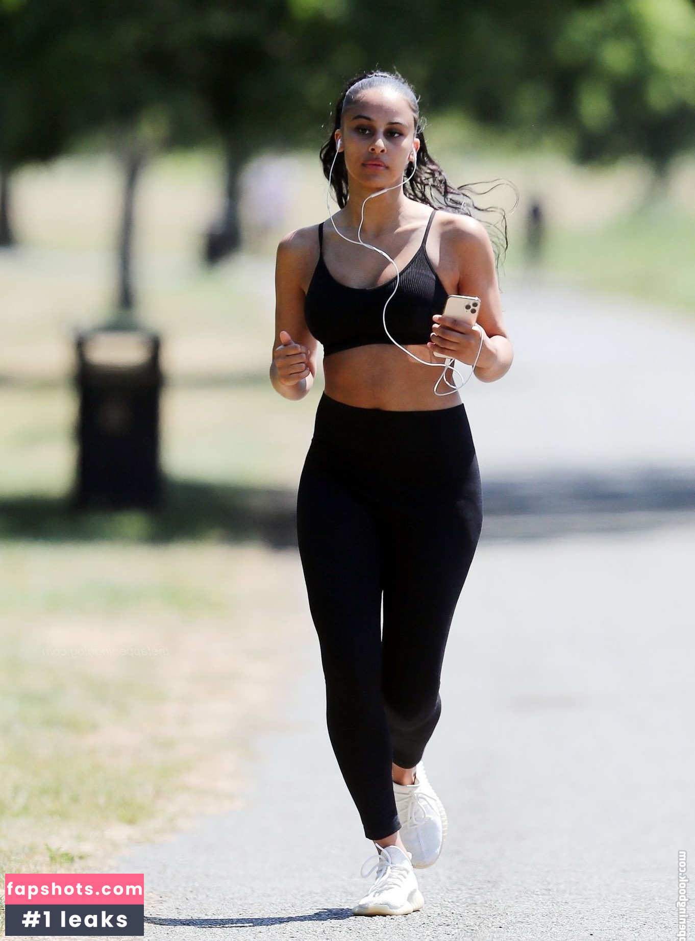 Shari Halliday gallery photo #48