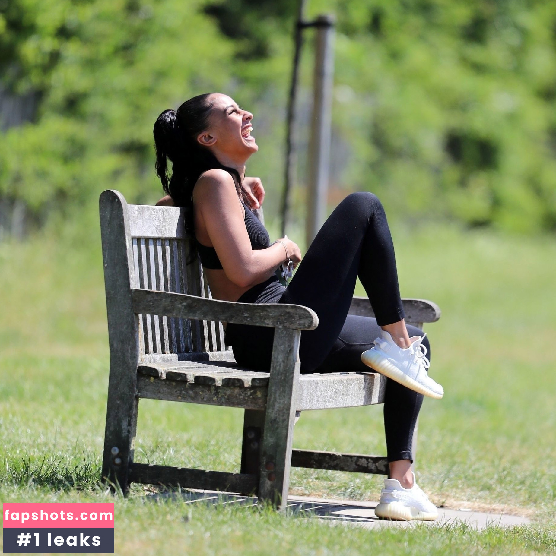 Shari Halliday gallery photo #49