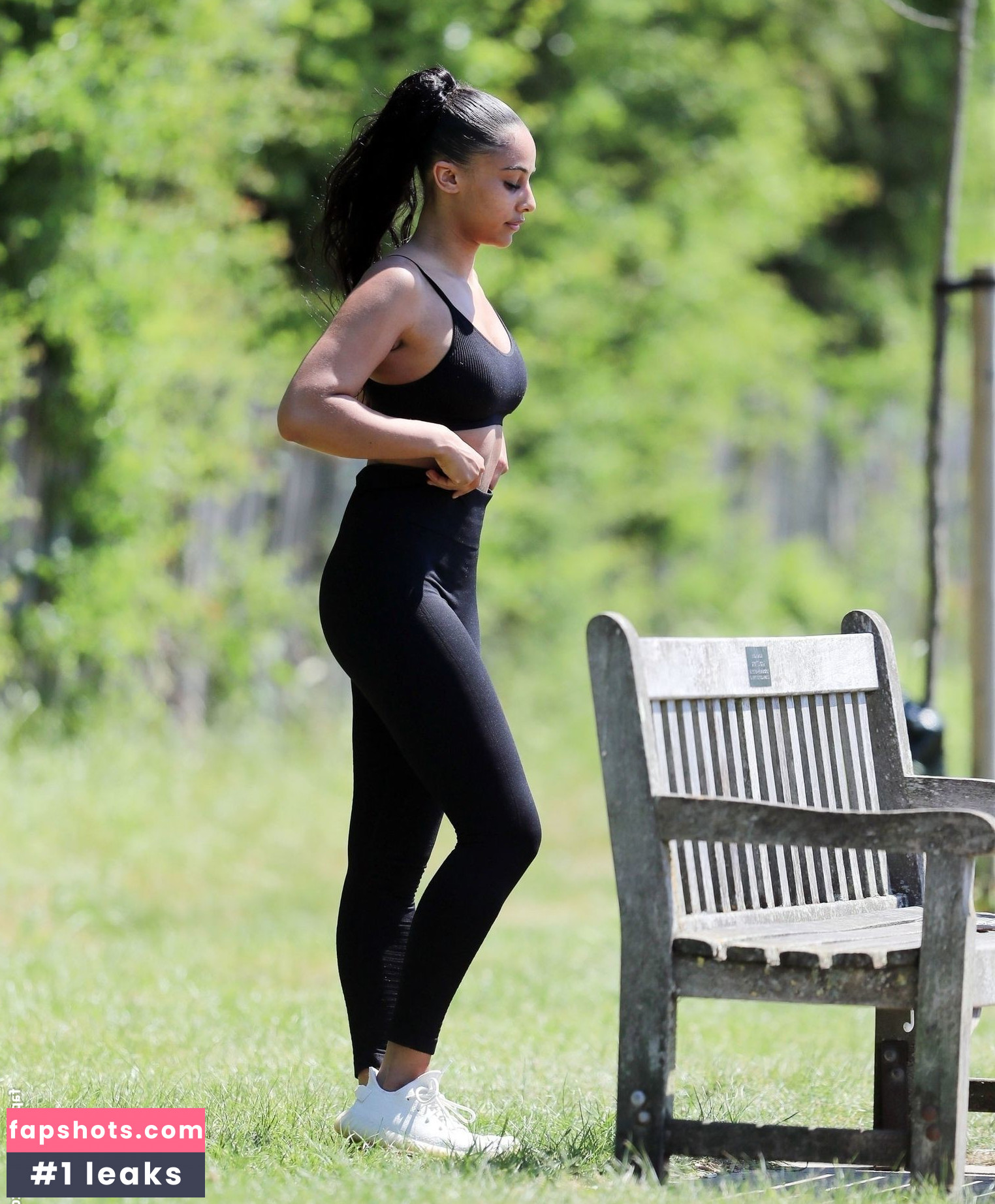 Shari Halliday gallery photo #50