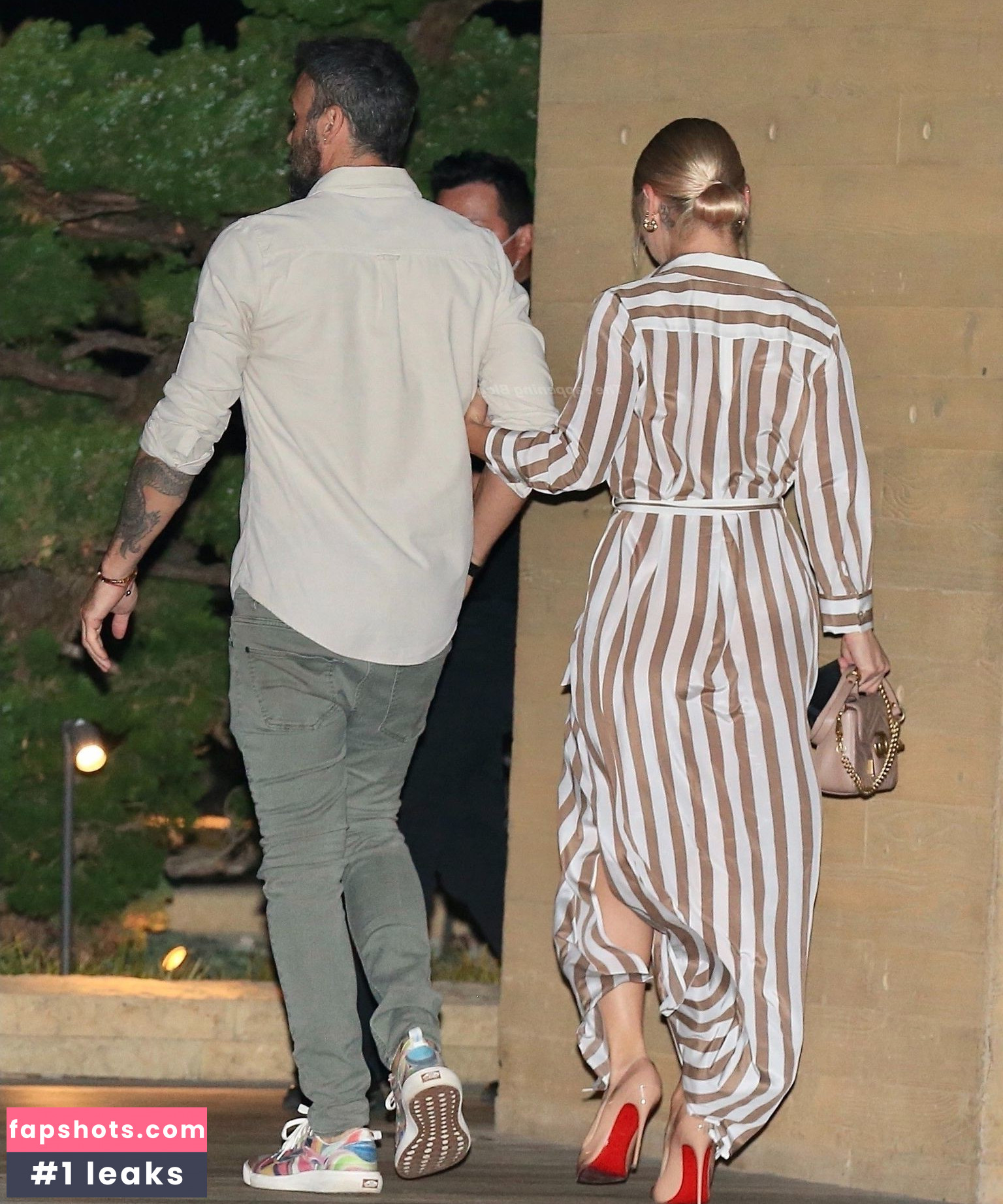 Sharna Burgess gallery photo #15