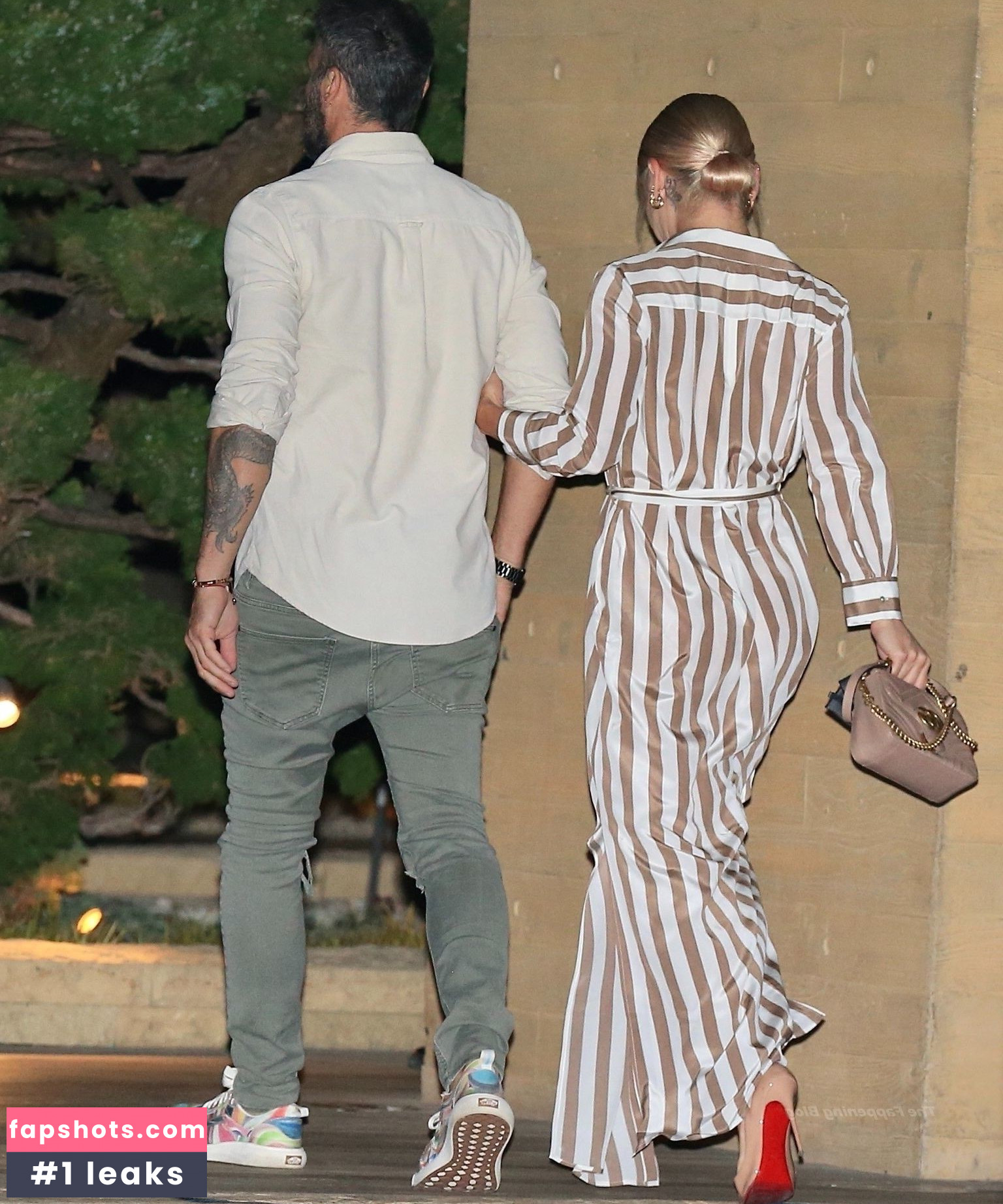 Sharna Burgess gallery photo #16