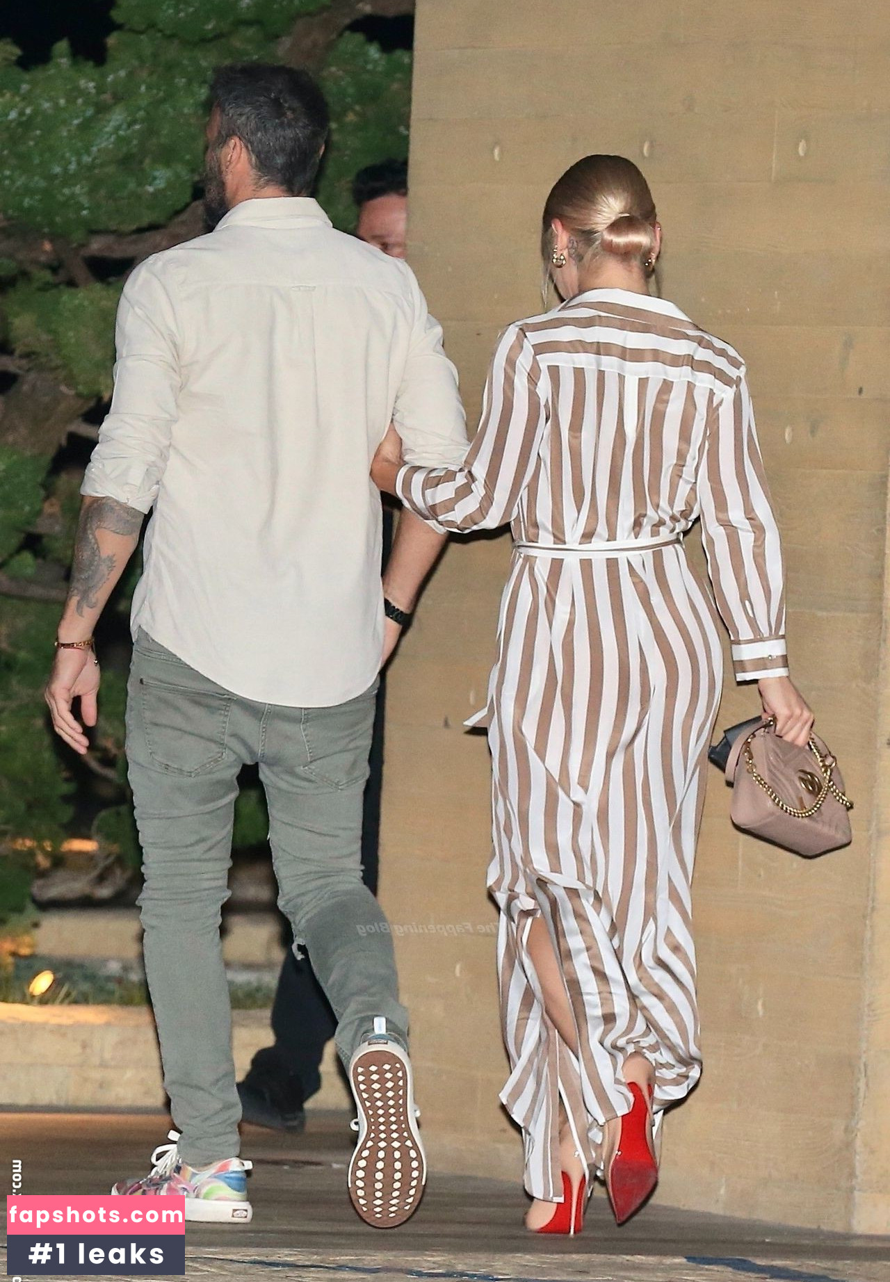 Sharna Burgess gallery photo #17