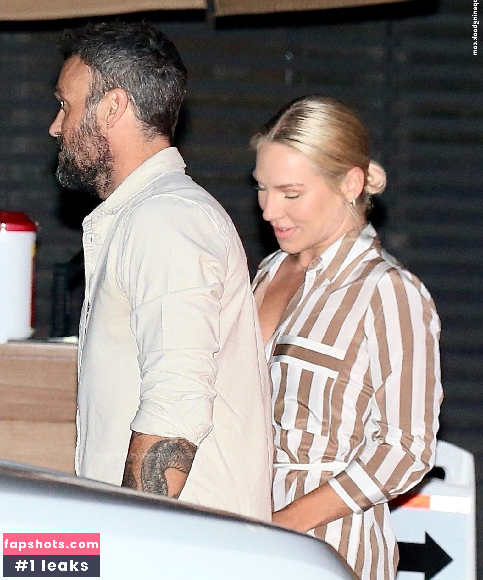 Sharna Burgess gallery photo #19