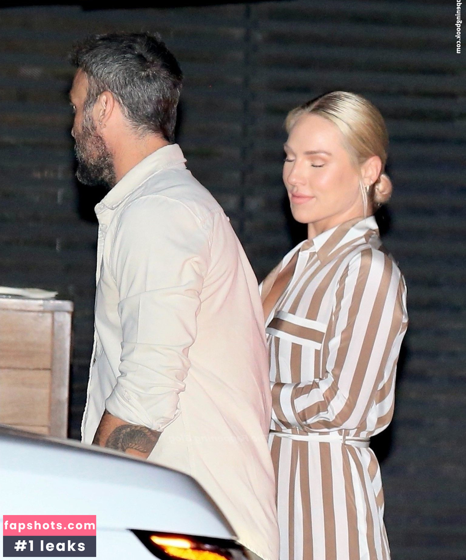 Sharna Burgess gallery photo #21