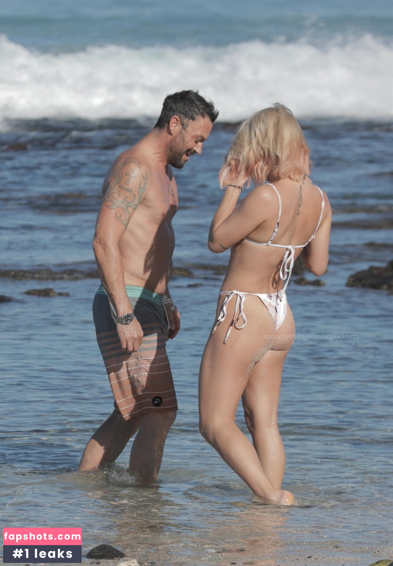 Sharna Burgess gallery photo #25