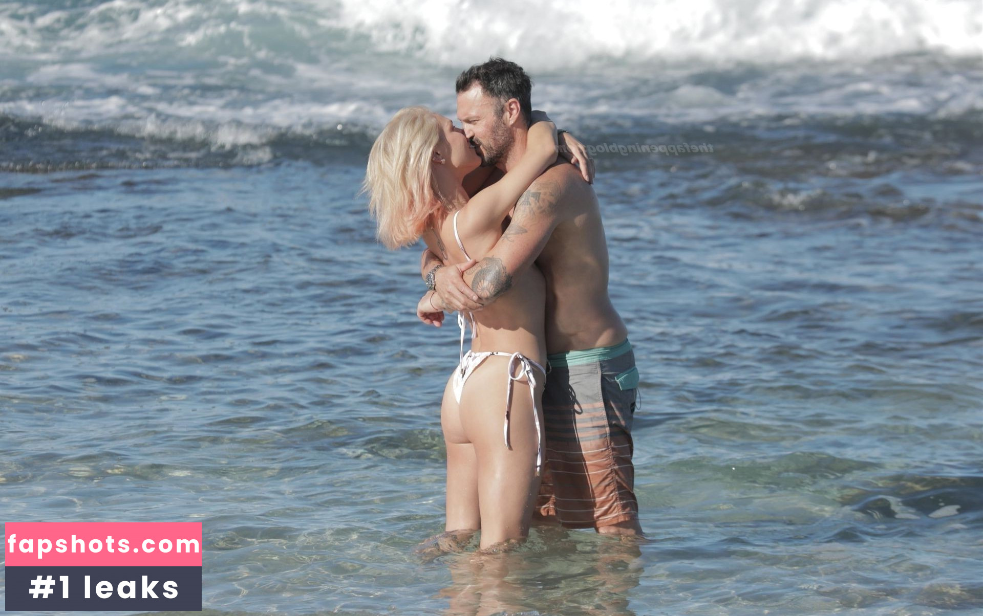 Sharna Burgess gallery photo #36