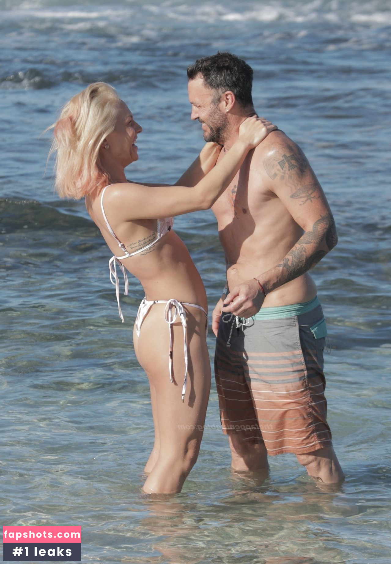 Sharna Burgess gallery photo #37