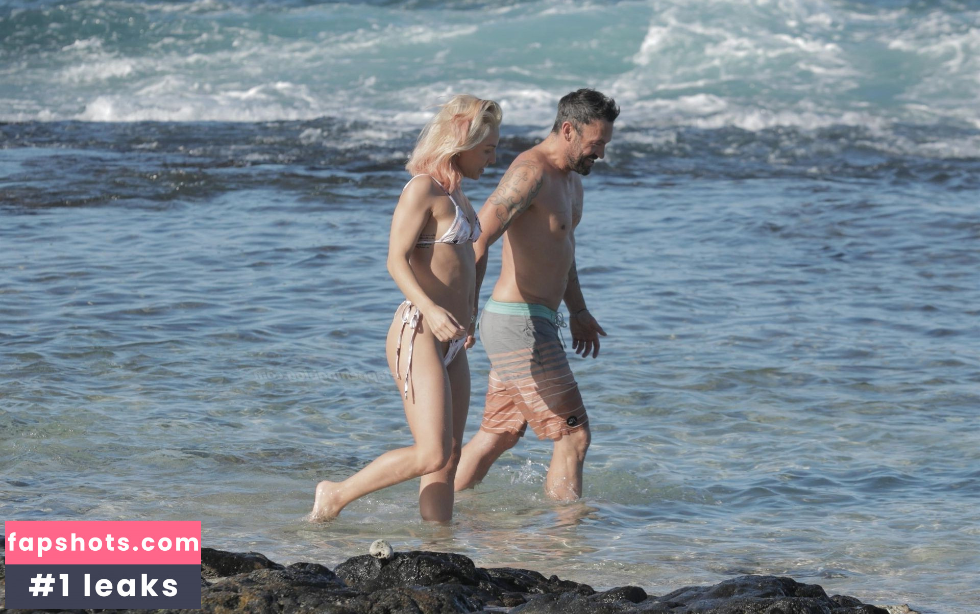 Sharna Burgess gallery photo #38